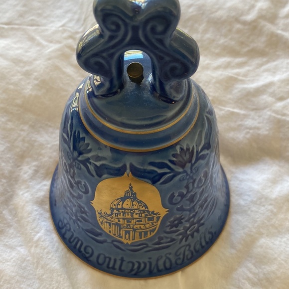 Bing & Grondahl 1975 Saint Peter’s church Rome New Years Bell. PERFECT - Picture 2 of 9